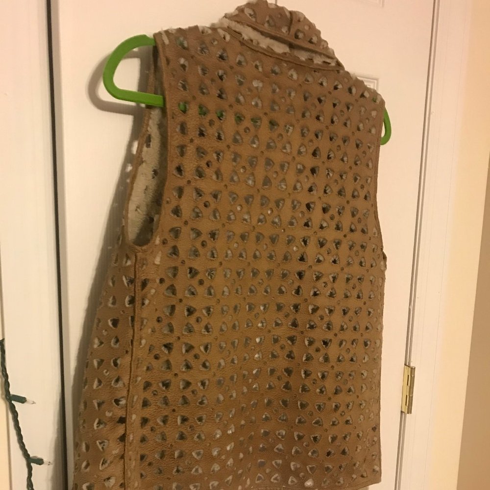 Dylan Vest - image 4